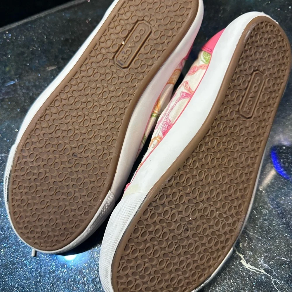 Coach Barrett Low Top Poppy Signature C Pattern in Pink size 9